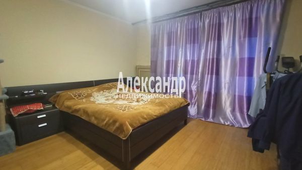 Продам трехкомнатную (3-комн.) квартиру, 2-я Жерновская ул, 25, Санкт-Петербург г