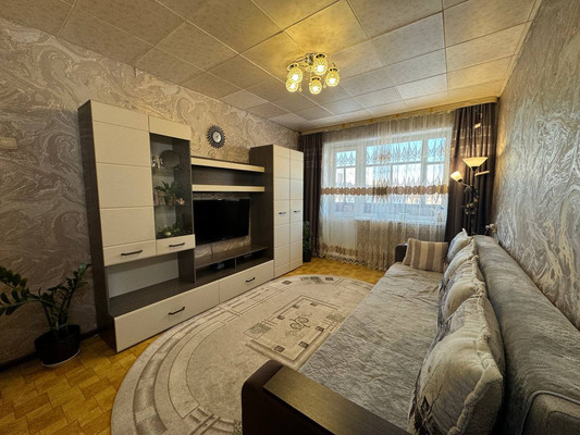 Продам трехкомнатную (3-комн.) квартиру, Юности б-р, 10, Комсомольск-на-Амуре г