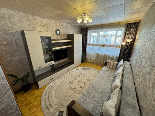Продам трехкомнатную (3-комн.) квартиру, Юности б-р, 10, Комсомольск-на-Амуре г