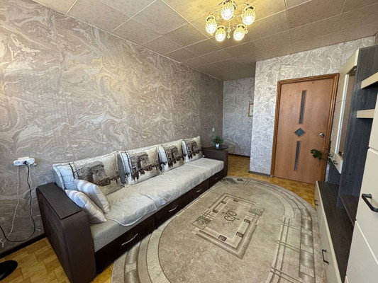 Продам трехкомнатную (3-комн.) квартиру, Юности б-р, 10, Комсомольск-на-Амуре г