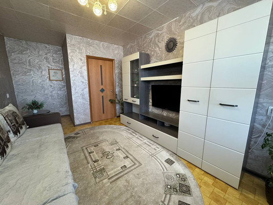 Продам трехкомнатную (3-комн.) квартиру, Юности б-р, 10, Комсомольск-на-Амуре г