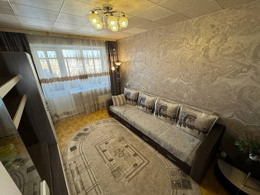 Продам трехкомнатную (3-комн.) квартиру, Юности б-р, 10, Комсомольск-на-Амуре г