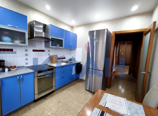 Продам трехкомнатную (3-комн.) квартиру, Кутузова ул, 73а, Красноярск г