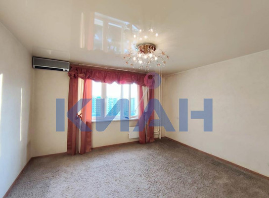 Продам трехкомнатную (3-комн.) квартиру, Кутузова ул, 73а, Красноярск г
