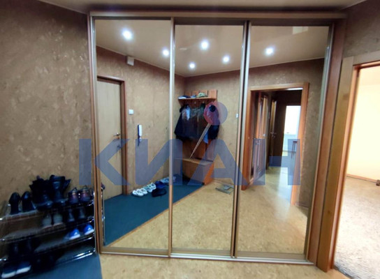 Продам трехкомнатную (3-комн.) квартиру, Кутузова ул, 73а, Красноярск г
