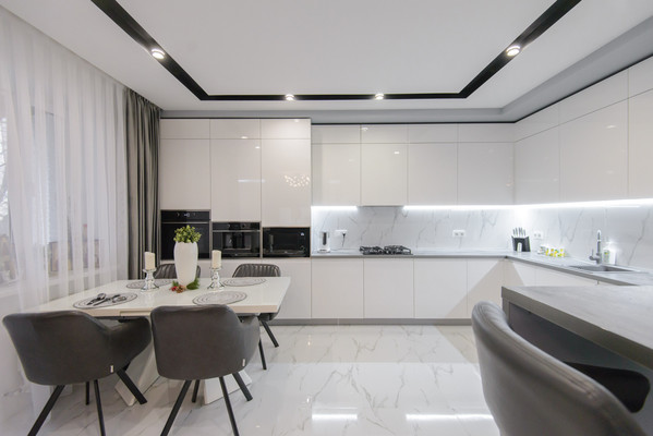 Продам трехкомнатную (3-комн.) квартиру, Матросова ул, 35, Ростов-на-Дону г