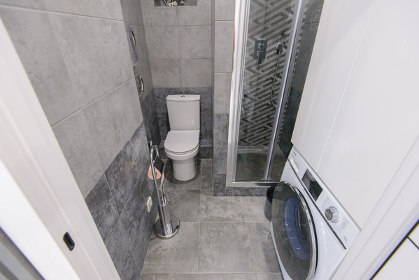 Продам трехкомнатную (3-комн.) квартиру, Матросова ул, 35, Ростов-на-Дону г