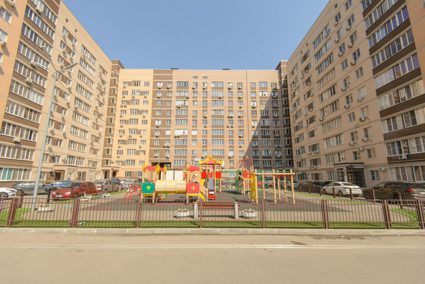 Продам трехкомнатную (3-комн.) квартиру, Матросова ул, 35, Ростов-на-Дону г