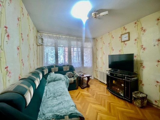 Продам двухкомнатную (2-комн.) квартиру, Новороссийская ул, 56, Армавир г