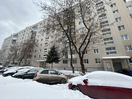 Продам трехкомнатную (3-комн.) квартиру, Дмитровская ул, 32, Базарово д