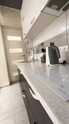 Продам торговое помещение 400 м2, Лазурная ул, 19а, Отрадное пгт