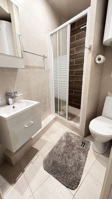 Продам торговое помещение 400 м2, Лазурная ул, 19а, Отрадное пгт