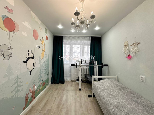 Продам трехкомнатную (3-комн.) квартиру, Малая Садовая ул, 58, Ишим г