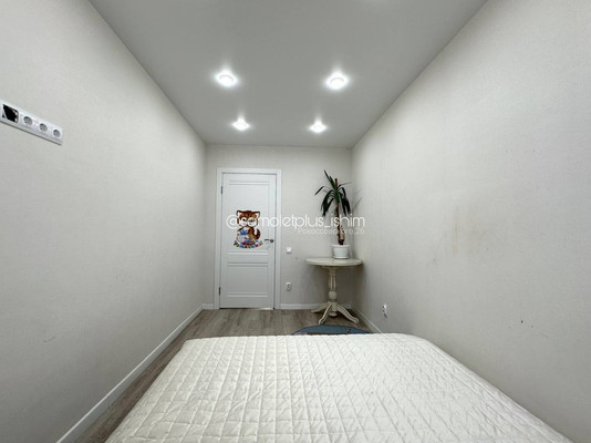 Продам трехкомнатную (3-комн.) квартиру, Малая Садовая ул, 58, Ишим г