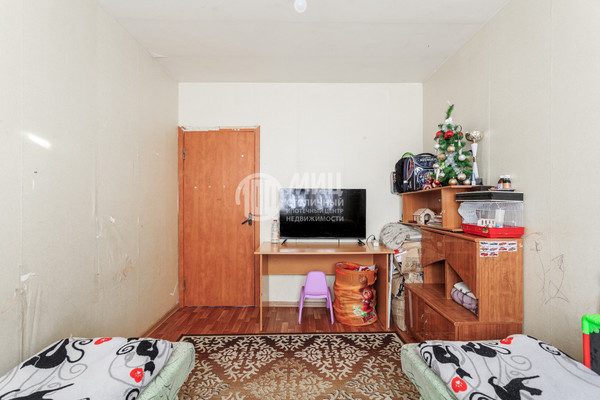 Продам трехкомнатную (3-комн.) квартиру, Синявинская ул, 11к5, Москва г