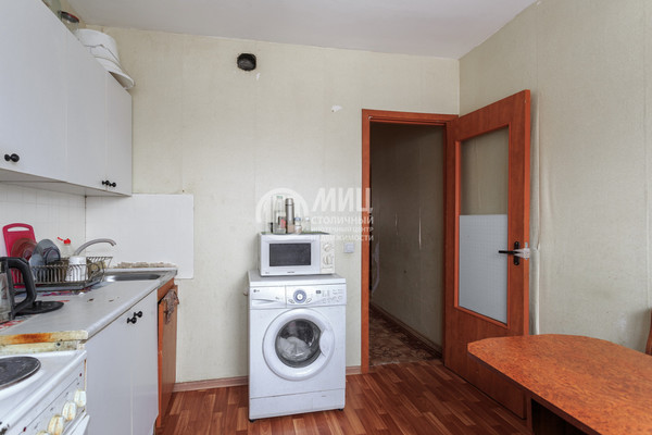 Продам трехкомнатную (3-комн.) квартиру, Синявинская ул, 11к5, Москва г