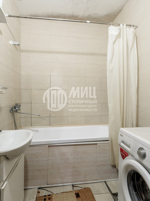 Продам трехкомнатную (3-комн.) квартиру, Синявинская ул, 11к5, Москва г