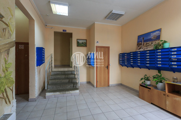 Продам трехкомнатную (3-комн.) квартиру, Синявинская ул, 11к5, Москва г