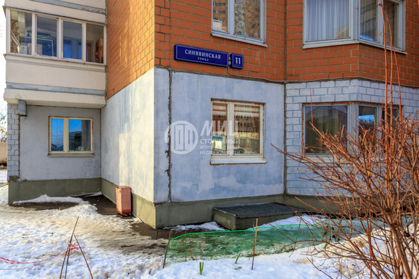 Продам трехкомнатную (3-комн.) квартиру, Синявинская ул, 11к5, Москва г