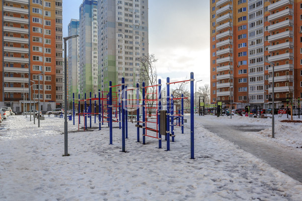 Продам трехкомнатную (3-комн.) квартиру, Синявинская ул, 11к5, Москва г