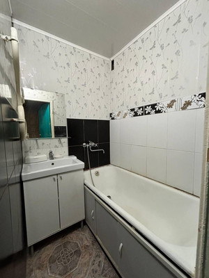 Продам трехкомнатную (3-комн.) квартиру, Военных Комиссаров ул, 4, Нижний Новгород г
