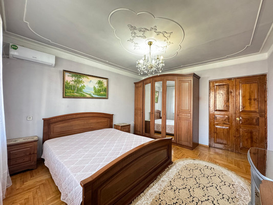 Продам трехкомнатную (3-комн.) квартиру, Эльбрусская ул, 19кБ, Нальчик г