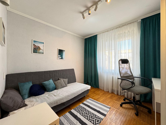 Продам трехкомнатную (3-комн.) квартиру, Эльбрусская ул, 19кБ, Нальчик г