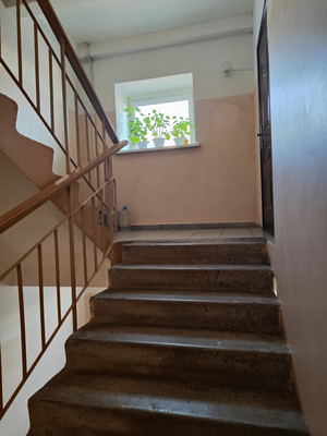 Продам трехкомнатную (3-комн.) квартиру, 9-я Линия ул, 28, Рязань г