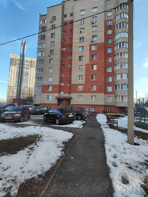 Продам трехкомнатную (3-комн.) квартиру, 9-я Линия ул, 28, Рязань г