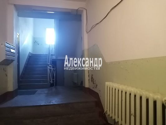 Продам комнату в 4-комн. квартире, Обороны ул, 6, Павловск г