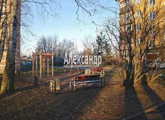 Продам комнату в 4-комн. квартире, Обороны ул, 6, Павловск г