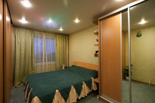 Продам трехкомнатную (3-комн.) квартиру, Героев Рыбачьего ул, 12, Мурманск г