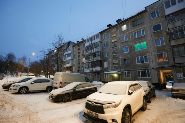 Продам трехкомнатную (3-комн.) квартиру, Героев Рыбачьего ул, 12, Мурманск г