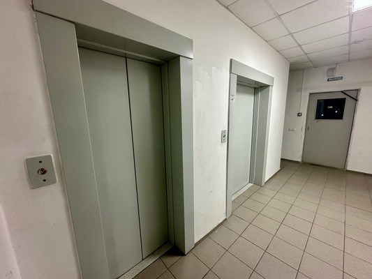 Продам трехкомнатную (3-комн.) квартиру, Киренская ул, 55к1, Иркутск г