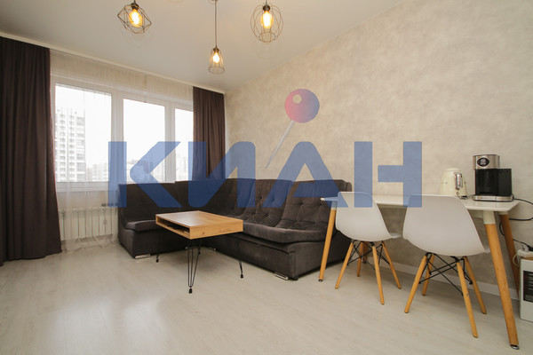 Продам двухкомнатную (2-комн.) квартиру, Шахтеров ул, 66, Красноярск г