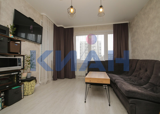 Продам двухкомнатную (2-комн.) квартиру, Шахтеров ул, 66, Красноярск г