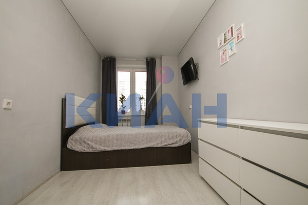 Продам двухкомнатную (2-комн.) квартиру, Шахтеров ул, 66, Красноярск г