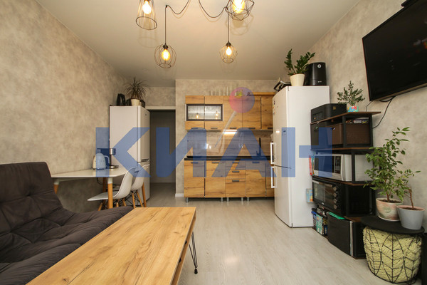 Продам двухкомнатную (2-комн.) квартиру, Шахтеров ул, 66, Красноярск г