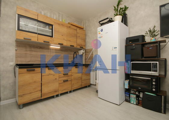 Продам двухкомнатную (2-комн.) квартиру, Шахтеров ул, 66, Красноярск г