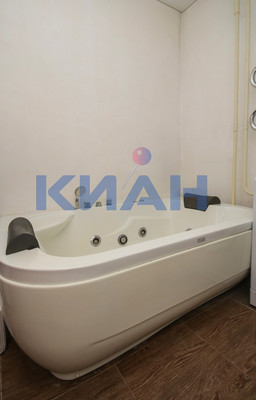 Продам двухкомнатную (2-комн.) квартиру, Шахтеров ул, 66, Красноярск г