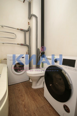 Продам двухкомнатную (2-комн.) квартиру, Шахтеров ул, 66, Красноярск г