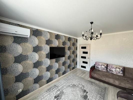 Продам однокомнатную (1-комн.) квартиру, Очаровательная ул, 10к4, Ессентуки г