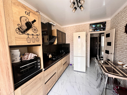 Продам однокомнатную (1-комн.) квартиру, Очаровательная ул, 10к4, Ессентуки г