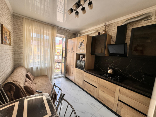 Продам однокомнатную (1-комн.) квартиру, Очаровательная ул, 10к4, Ессентуки г