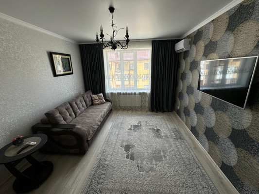 Продам однокомнатную (1-комн.) квартиру, Очаровательная ул, 10к4, Ессентуки г