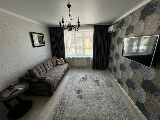 Продам однокомнатную (1-комн.) квартиру, Очаровательная ул, 10к4, Ессентуки г