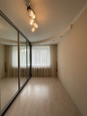 Продам трехкомнатную (3-комн.) квартиру, Свердлова ул, 23, Рошаль г