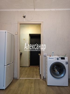 Продам однокомнатную (1-комн.) квартиру, 4 мкр, 13, Тихвин г