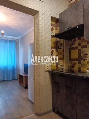 Продам однокомнатную (1-комн.) квартиру, 4 мкр, 13, Тихвин г