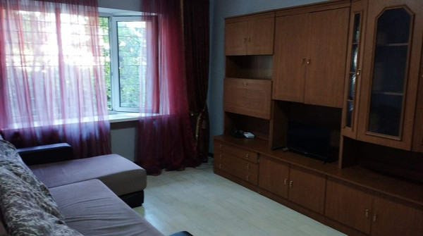 Продам однокомнатную (1-комн.) квартиру, Элеваторная ул, 8кА, Симферополь г